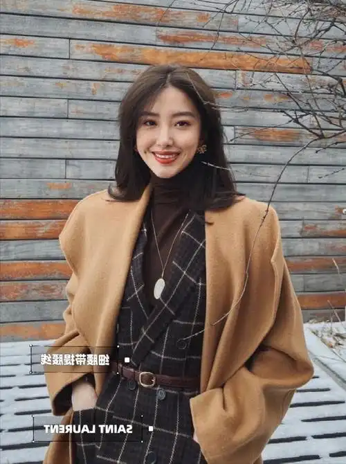 杨采钰又带火了大衣新穿法:内搭牛仔衬衫,西装外套,时髦又洋气