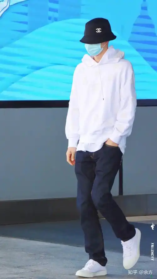 你认为王一博最帅的全身照是哪张?