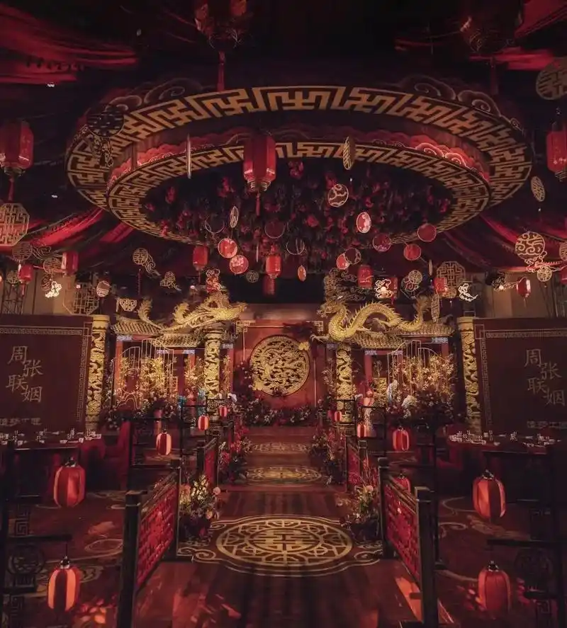 这是在皇宫里举办的中式婚礼