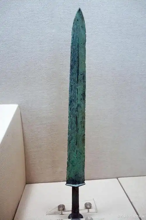 云南小伙在路边花5600买了一把战国青铜剑