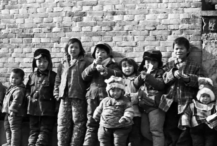 八十年代老照片左邻右舍可以随便串门图5让人怀念