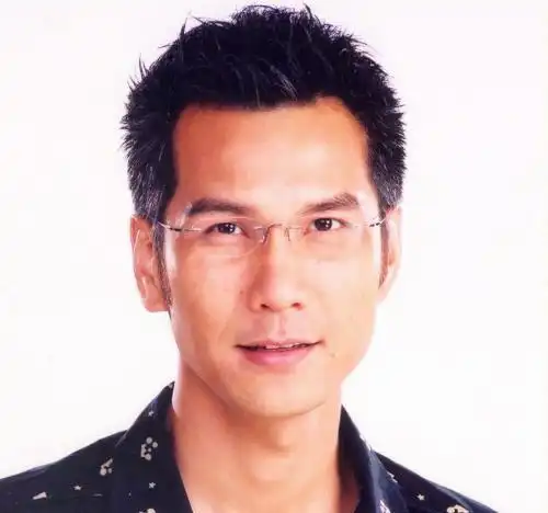 56岁陈启泰曝光近照,称未体验过贫穷生活,结婚22年不生小孩