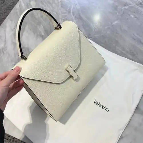 valextra  medium 奶油白 超顯氣質9595