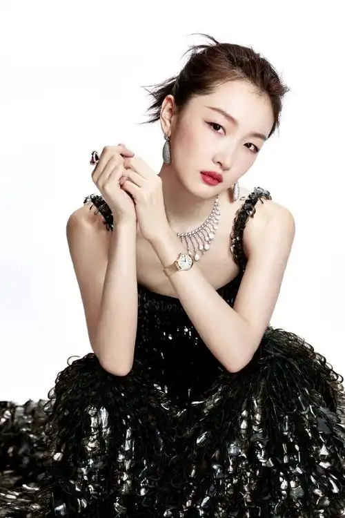 周冬雨水滴流苏项链