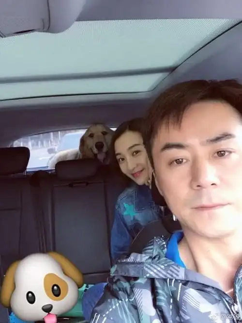 43岁的常铖看起来很帅气,男人味十足,在事业上也是越来越红,在《花间