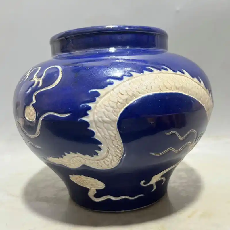 内府,霁蓝釉,雕刻白龙罐一对