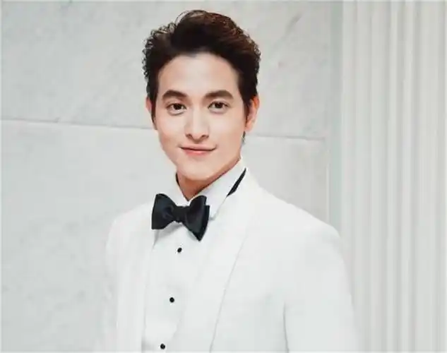 泰国神颜jamesji和圈外女友感情甜蜜新房不断超出预算