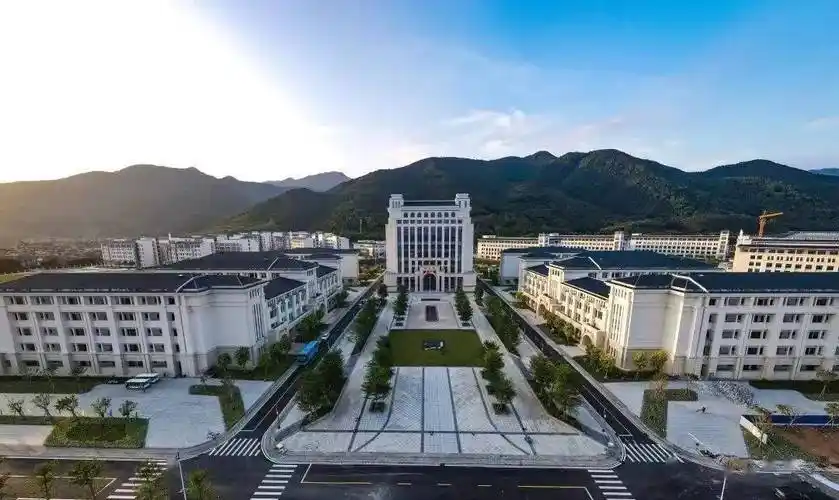 择校菌推出【走进大学序列专题推文】—【肇庆医学高等专科学校】