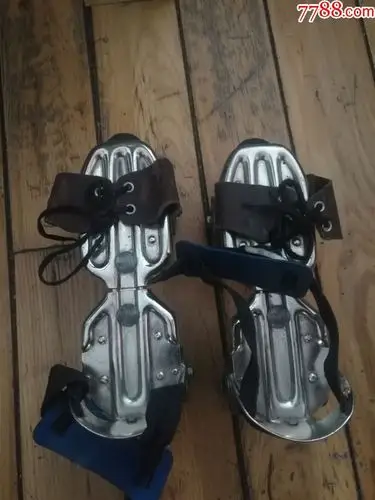 八十年代四轮旱冰鞋