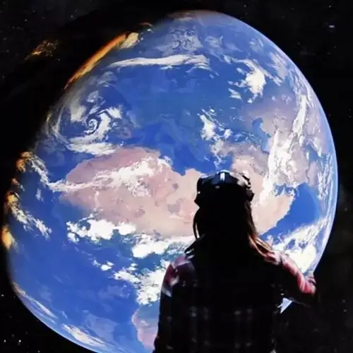 开始环球之旅前,你不妨先飞到宇宙中,像一名伟大的宇航员一样,看一看