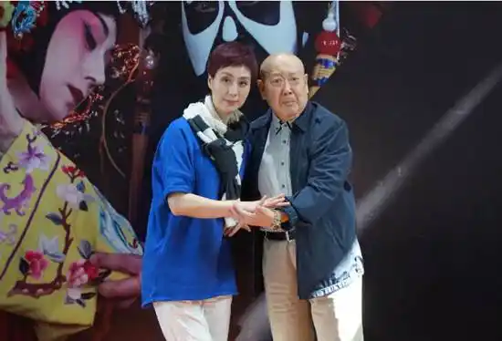 与《霸王别姬》展演大都会相呼应,尚长荣,史依弘以及导演胡雪桦还将于