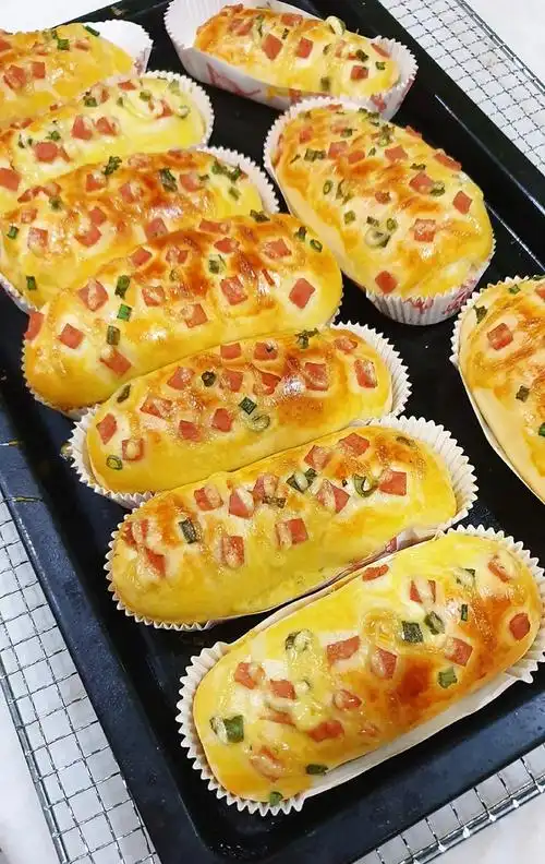 火腿肉松面包卷的做法