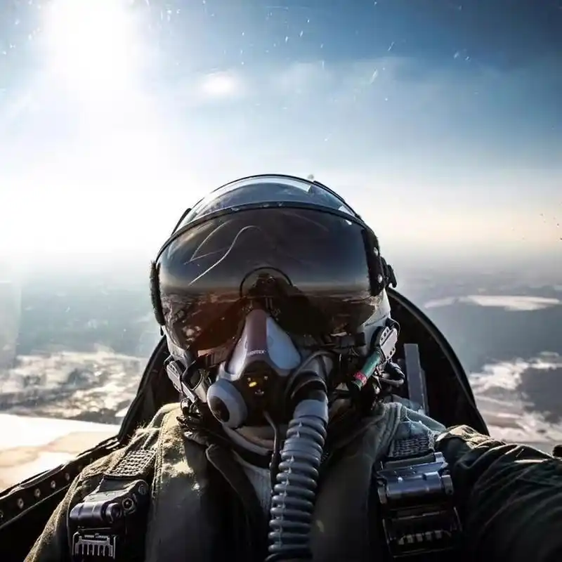 浅浅的一波飞行员头像    找了老半天,都很惊艳