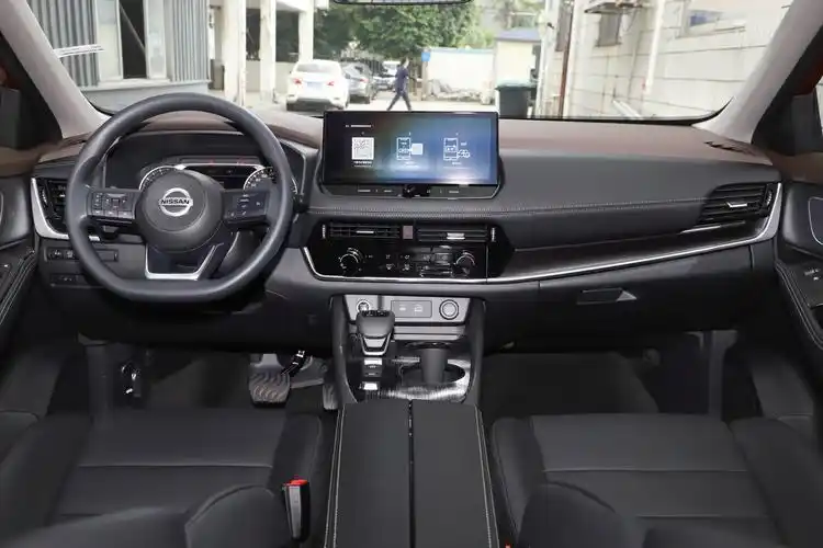 2021款 奇骏 vc-turbo 300 cvt两驱舒适版 5座内饰