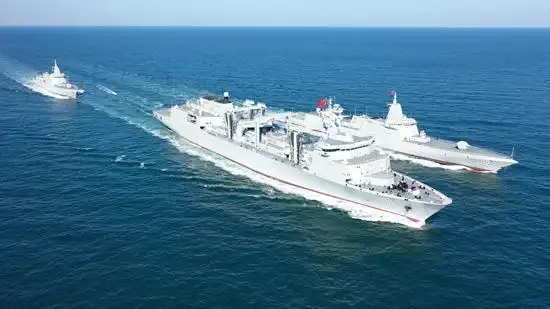 中国海军大练兵首位女舰长带领绍兴舰东海战备2