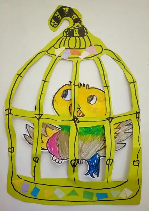 创意中级2班孩子们的作品《笼中之鸟》