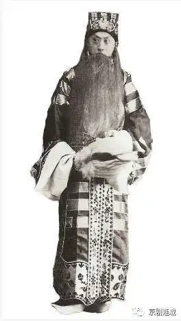 《安平居五路》中马连良饰诸葛亮