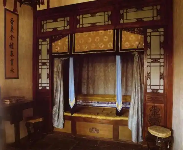 过了个花团锦簇的生日,交出同道堂和御上两颗印,然后就殡天了.