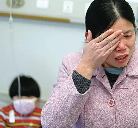 四岁白血病患儿 父母企盼热心人伸出援助之手