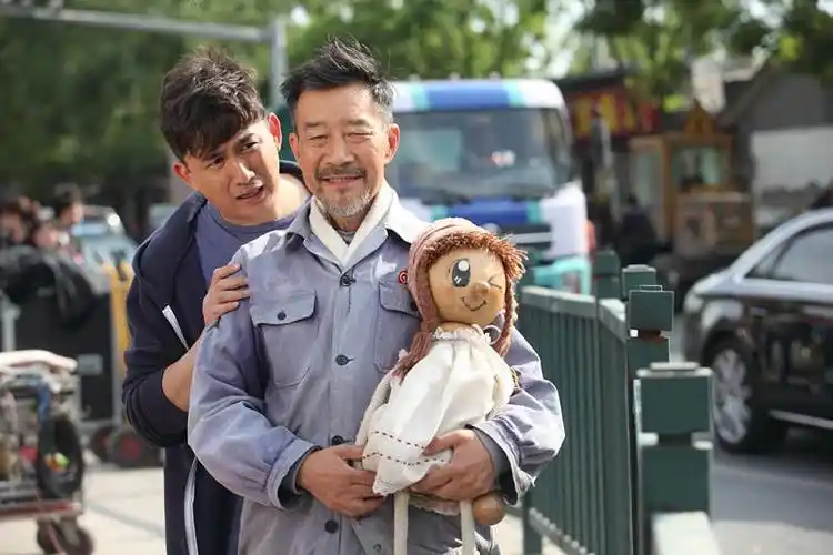 《嘿,老头!》9日深圳开播 黄磊化身"小炮儿"胡同男神