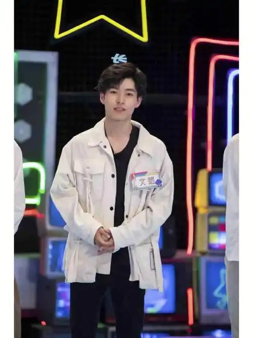 其实个人心里的裴之是偏向文韬的 毕竟书里的裴之给我的感觉是一个有