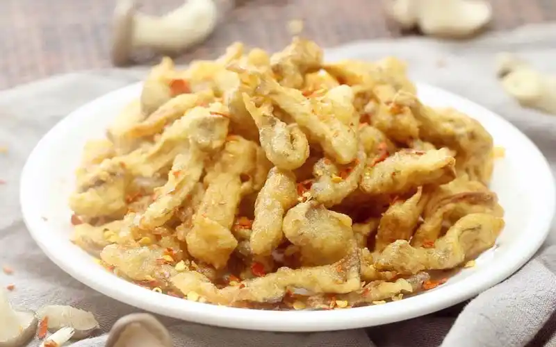 家常版干炸蘑菇,外酥里嫩超好吃,一口一口停不不下来!