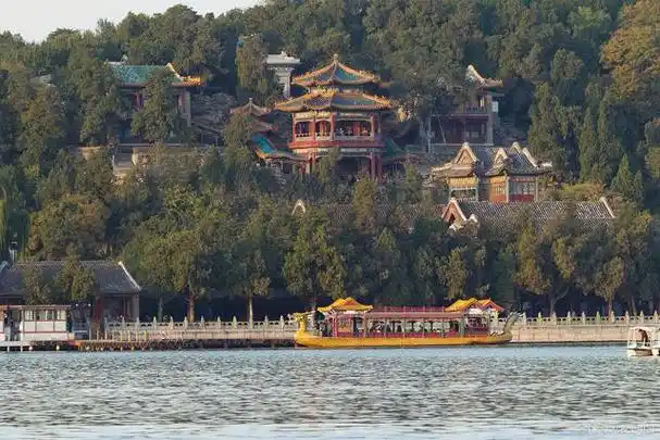 这座占地约290公顷的大型皇家园林,承载着中国古代造园艺