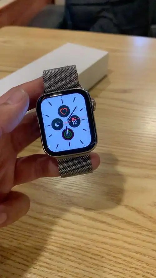 出售苹果手表6代44毫米银色不锈钢米兰尼斯钢带