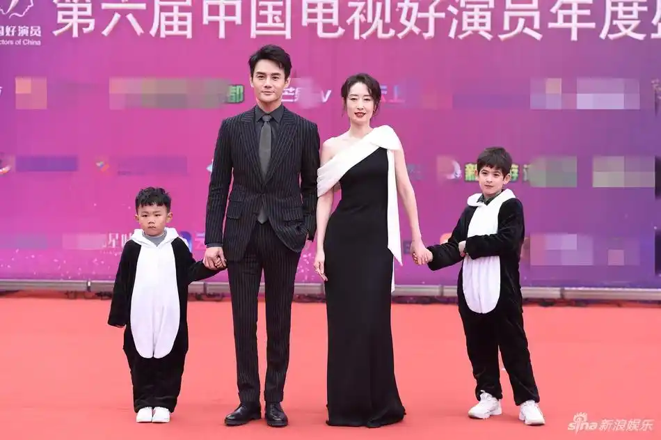 电视好演员颁奖典礼在成都举行,《伪装者》明家姐弟刘敏涛和王凯重聚