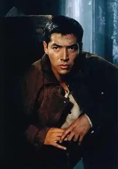 年轻时的王盛德.