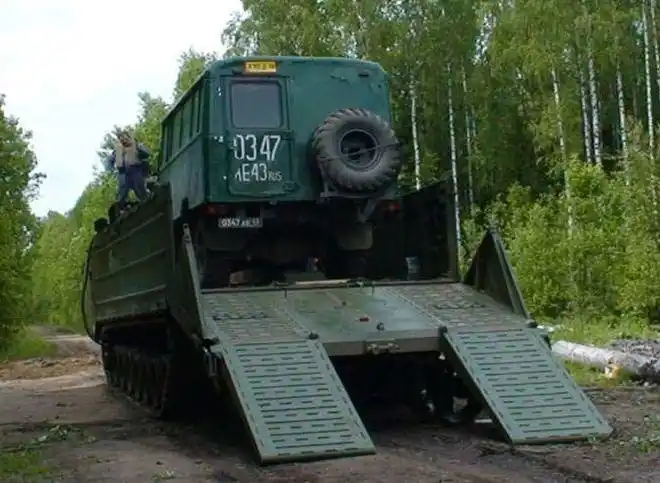 陆地水上我都通吃:俄军独有的pts-4两栖运输车