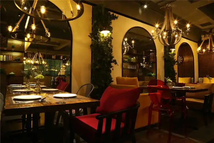 [分享]有高雅神秘的西方文化氛围的内蒙古西餐厅设计超炫实景照片