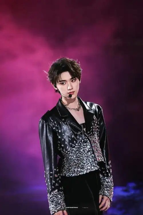 期待编跳全能的新生代顶级主舞丁程鑫在舞台上散发更多的魅力!