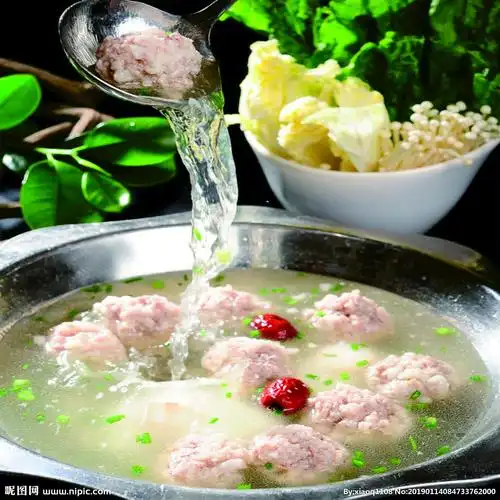 手剁肉丸汤图片