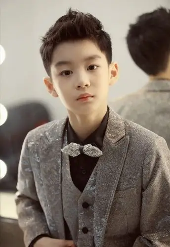 曹颖10岁儿子颜值太高,被称最帅星二代,果然基因强大!