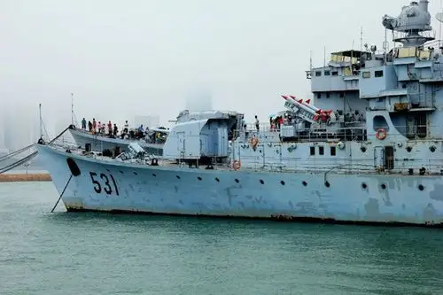 解放军海军的第一艘防空导弹护卫舰531"鹰潭"号