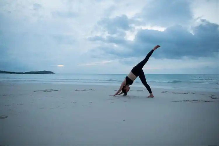 2018泰国苏梅岛:海边瑜伽