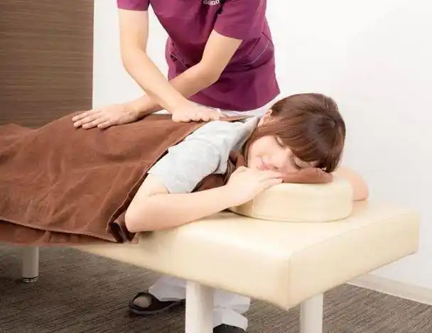 为啥女性腰部和肚脐,不能随意按摩?除按摩养生,还有这2个方法