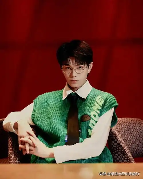 张翰戴眼镜再现"占南弦"扮相,"霸道总裁"一脸禁欲狂吸粉(张翰的的眼睛