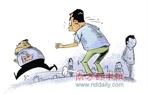 当街数钱遭抢 一路追贼无人助