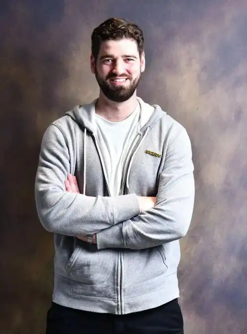 莫磊上海正在打造全球电竞之都我想让女友也来看看百年大党老外讲故事