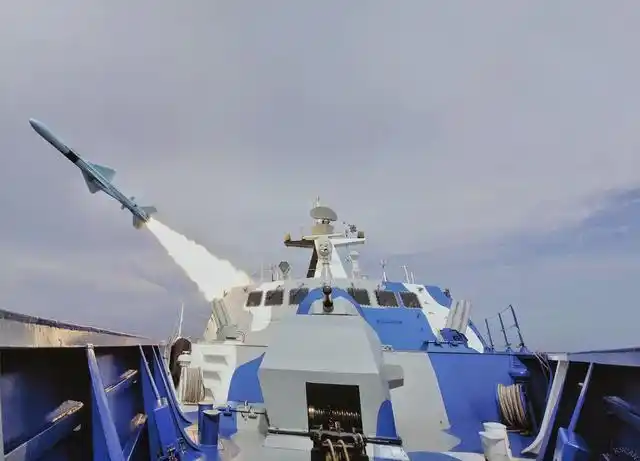 我国海军的022导弹艇的火力配备和威力怎么样?