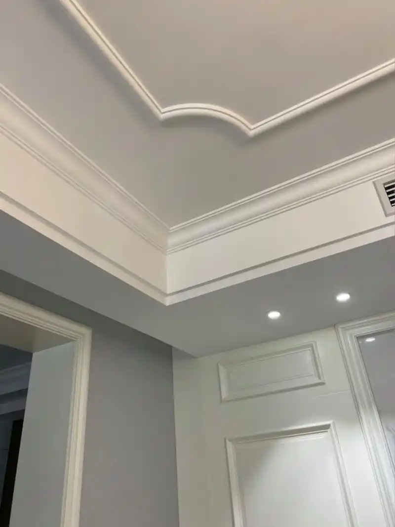 现代美式|传说中的双眼皮吊顶搭配石膏线 吊顶是包含在半包内容里的,