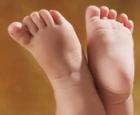 多摸摸宝宝小脚丫的好处多多聪明多多