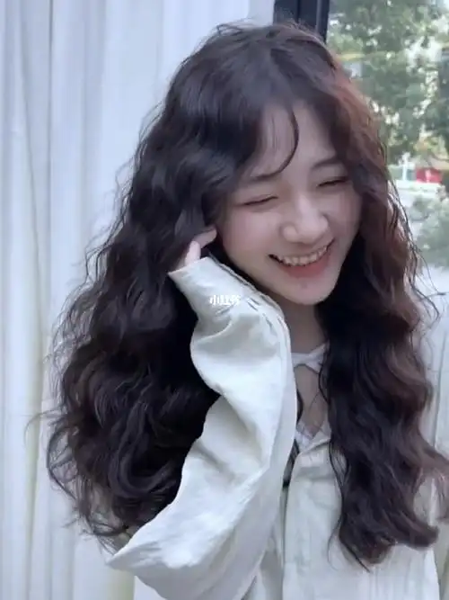 长脸圆脸 超适合打理简单 时尚好打理广州烫发|广州染发|广州发型设计