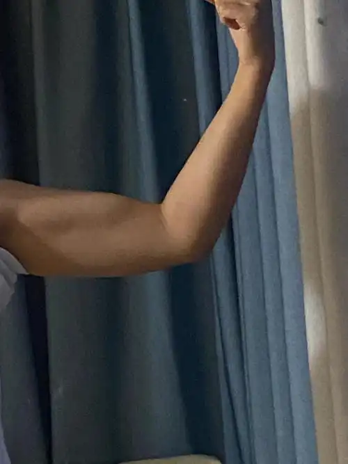 肱二头肌这么大我该高兴吗女的