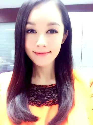 主持人李蕊(美照)