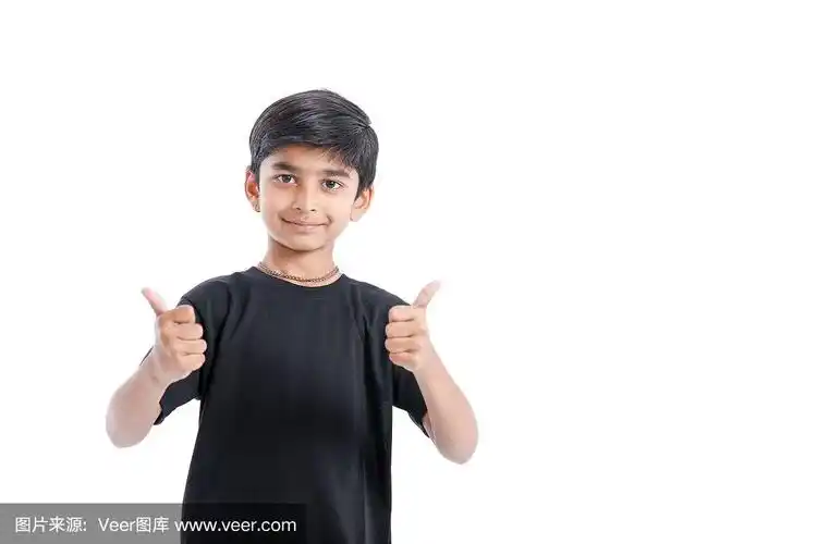 快乐的印第安小男孩