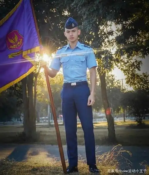 泰国阳光帅哥警察穿紧身制服什么样?话不多说,进来随意感受下