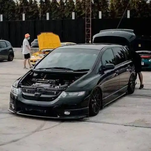 通过改装airbft气动避震系统,定制包围和轮毂,奥德赛rb1不仅在外观上